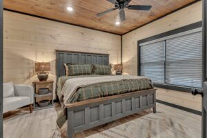 King Suite (Sleeps 2)