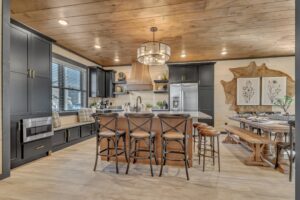 Spacious Dining Area with Bar Seating For Six